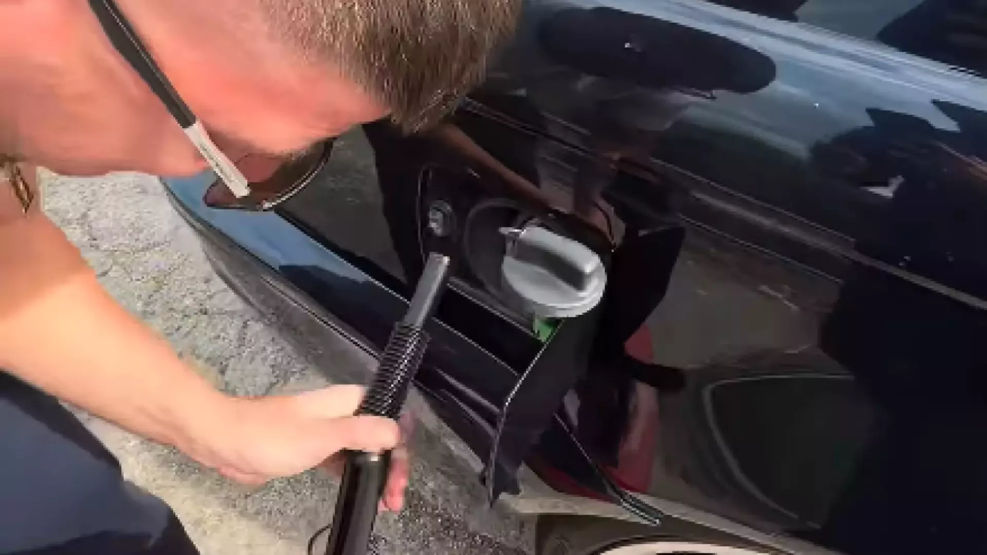 Proprietarul unui BMW M3 a turnat alcool în rezervor pentru a trece inspecția tehnică. „Emisiile scad aproape la zero”